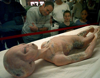 20091116171045-museoroswell-pezuna-.jpg